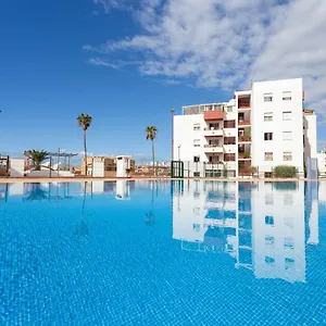 centrico-apartamento-en-playa-de-las-americas.adeje-hotels.com/